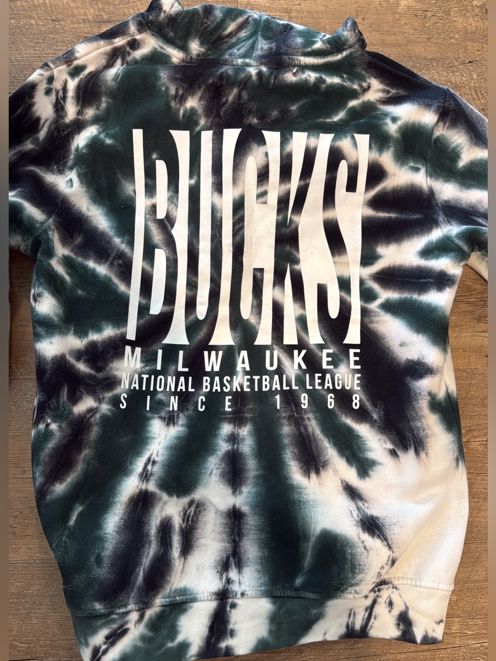 Mikwaukee Bucks hoodie - Picture 2 of 2